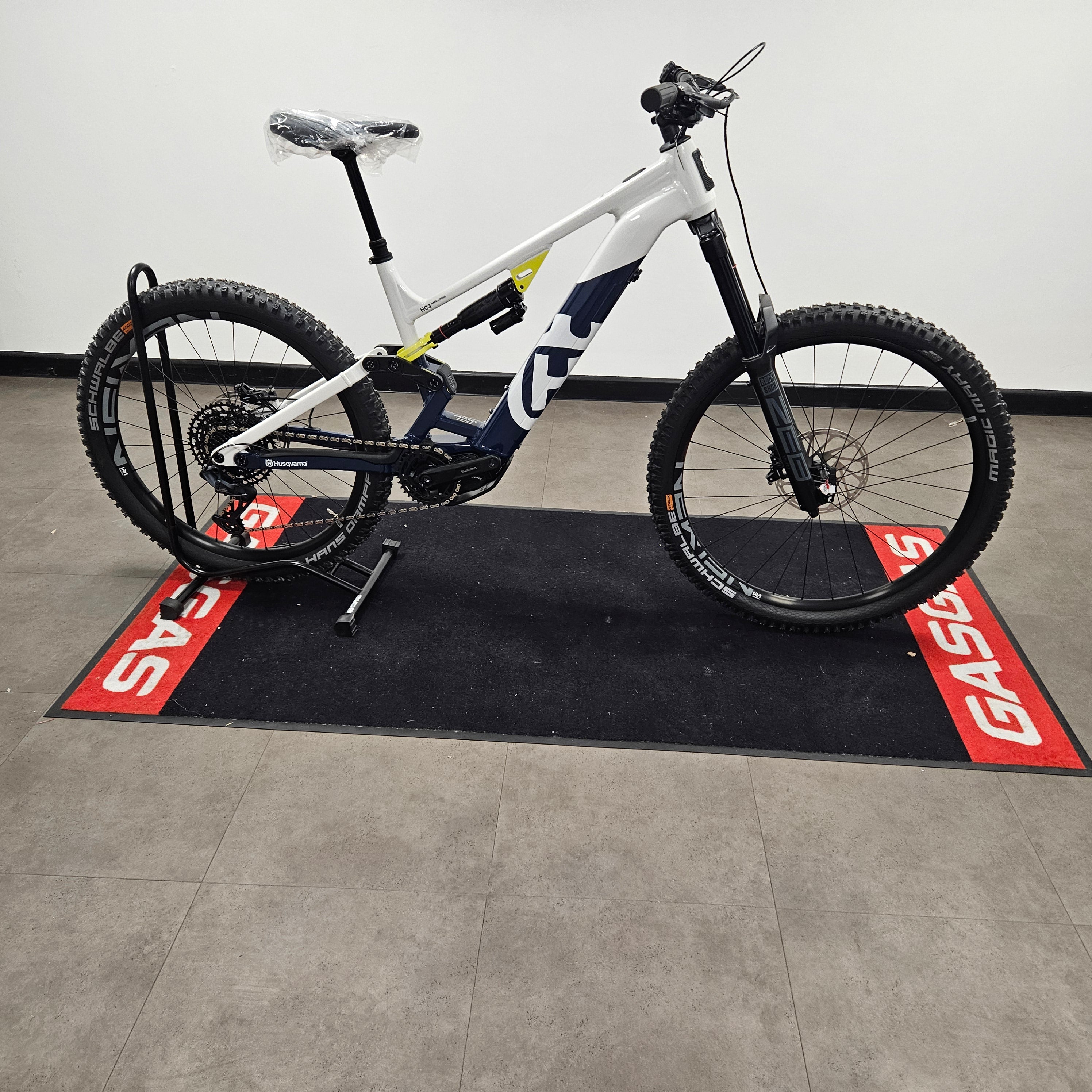 USED - Husqvarna Hard Cross HC3 Large