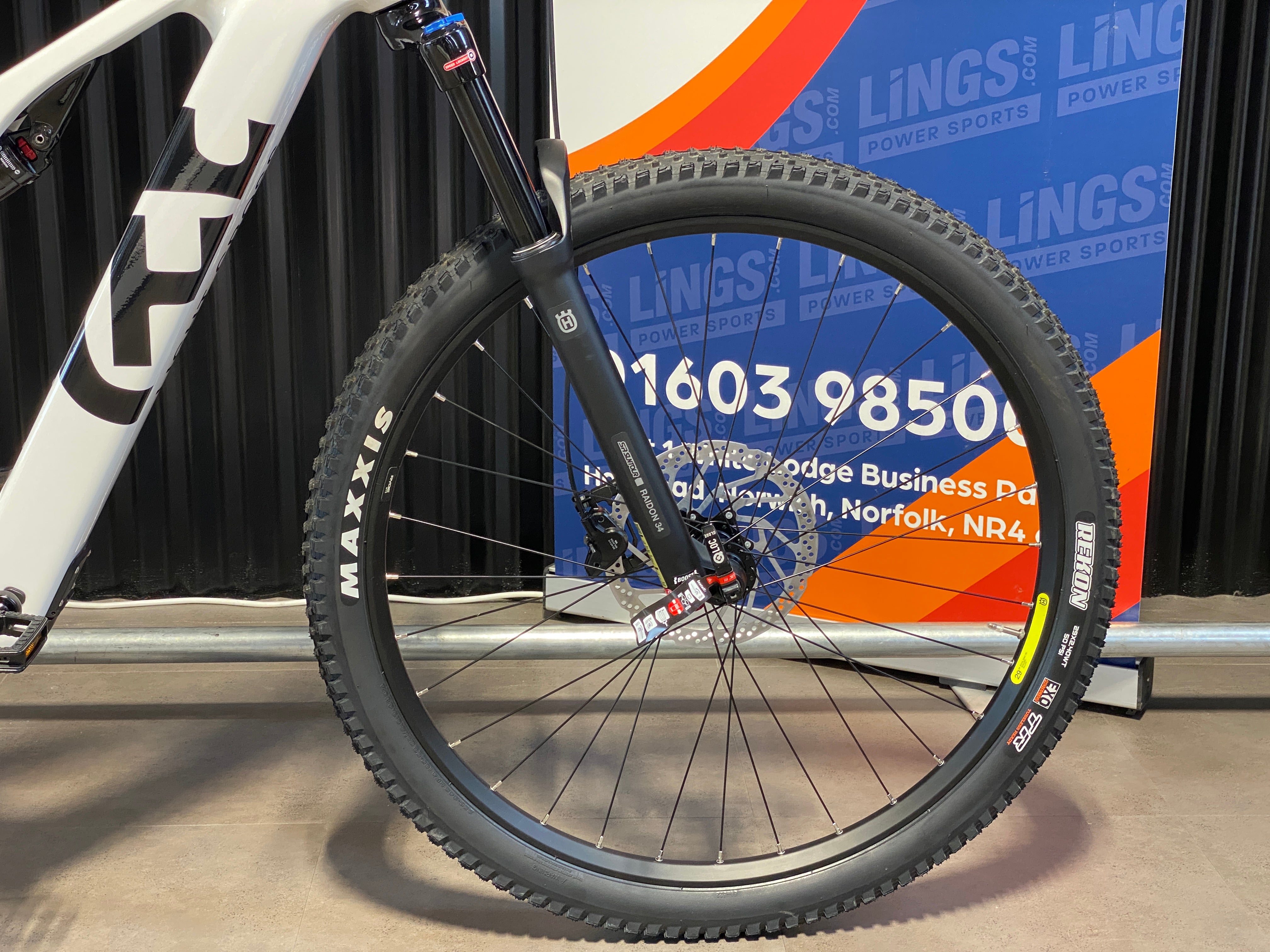 Husqvarna Light Cross LC4