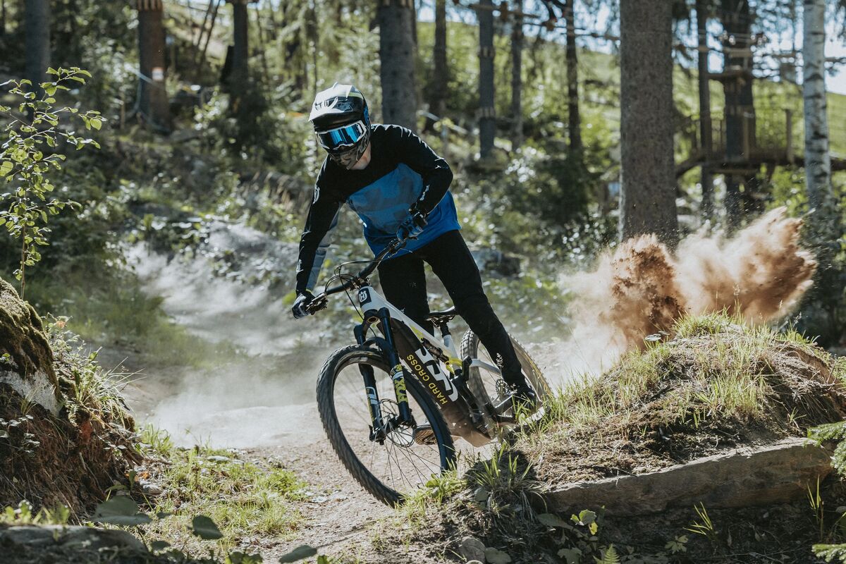 Husqvarna Hard Cross HC4